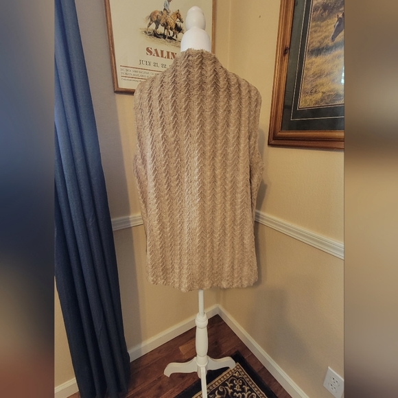 G by Giuliani - 2XL - Faux Fur Vest - Picture 3 of 9